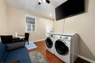 a living room with a washing machine and a table at Luxe Cozy 1 bedroom 1 bathroom near downtown in Sacramento
