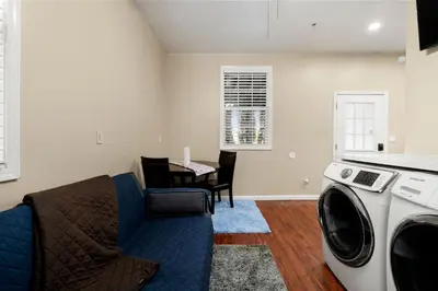 a living room with a couch and a washing machine at Luxe Cozy 1 bedroom 1 bathroom near downtown in Sacramento