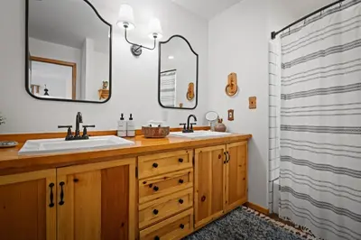a bathroom with two sinks and a shower at Nana & Papas-Family Friendly in East Village in Shaver Lake