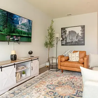 New Modern 3bed in North Merced 5 Star hosts