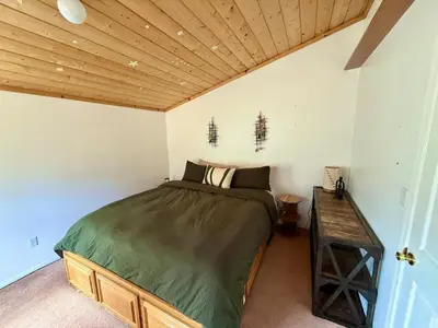 Gallery image of Kennedy Bluebird: offgrid cabin near SF Kern River in Sykes