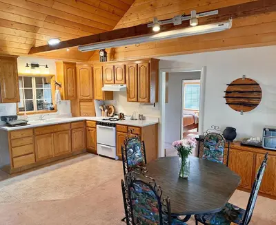 Gallery image of Kennedy Bluebird: offgrid cabin near SF Kern River in Sykes