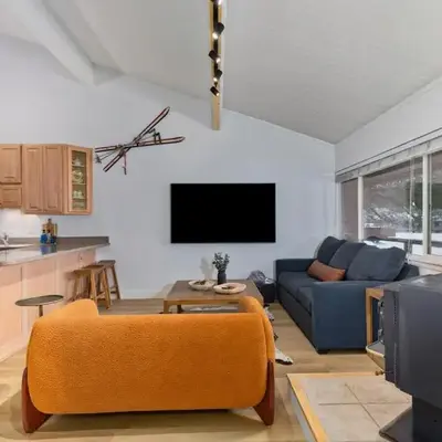 Stylish Mammoth 1BR & Loft With Fireplace