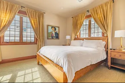 a bedroom with a large bed and two windows at Magnolia Lodge 1 in Mammoth Lakes