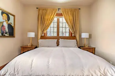 a bedroom with a large white bed with two lamps at Magnolia Lodge 1 in Mammoth Lakes