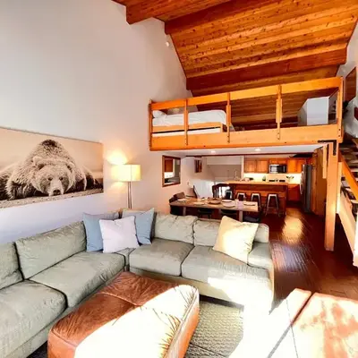 Cozy Mammoth Ski Condo with Mtn Views and Hot Tub