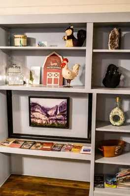 a shelf with a picture of a chicken on it at Red Barn Haven-Your romantic getaway to Yosemite in Oakhurst