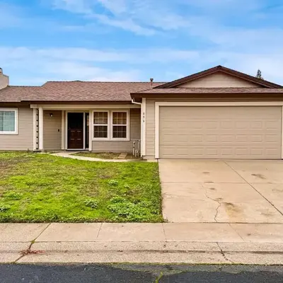 Spacious 4BR Family Home Free Parking