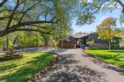 a driveway leading to a house at Cozy Lake View 4Bd 2,5Br Retreat in 5 Acres, Hot Tub and more in Auburn