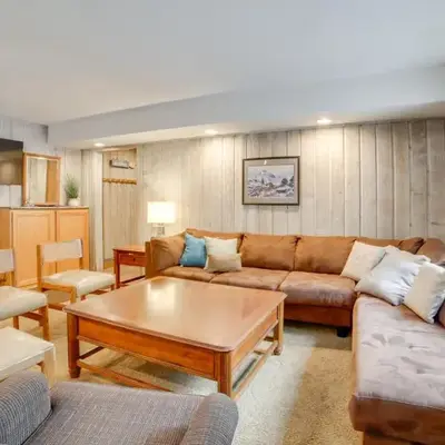 1 Mi to Village and Eagle Lodge Condo with Fireplace