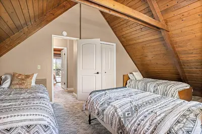 a attic bedroom with two beds in a room at Peaceful Pines Escape Near Yosemite, Lake & Golf in Groveland