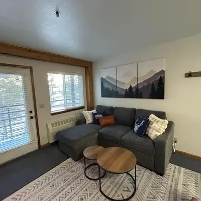 The Meadows- Charmed Ski & Relax Studio