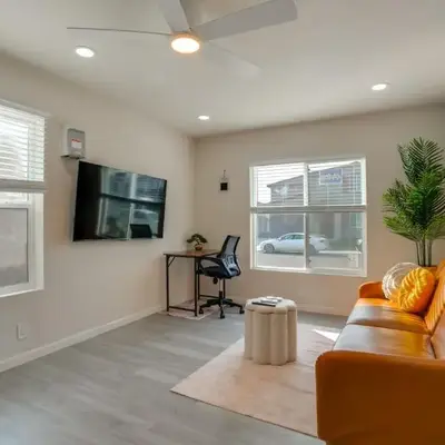 Great for Digital Nomads! Convenient Manteca Apt