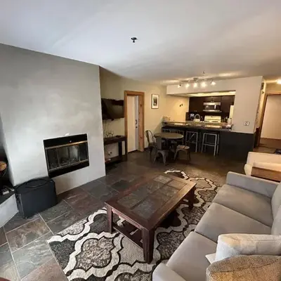 The Meadows- Modern 1BedroomDeck and Fireplace