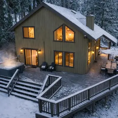 Shaver Escape Hot Tub Cabin Retreat with AC