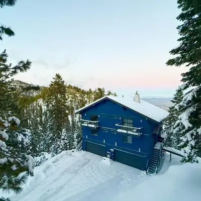 Modern Heavenly Ski Resort Mountain-Top Retreat