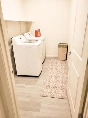a small laundry room with a washer and dryer at Vip Class Two in Lodi