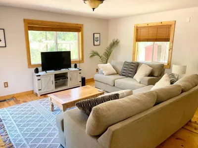 a living room with a couch and a tv at Stay at Whispering Pines, only 25 mi to Yosemite! in Midpines