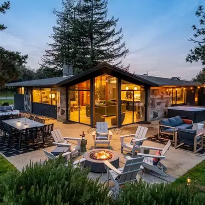New! Stunning views Hot tub King beds