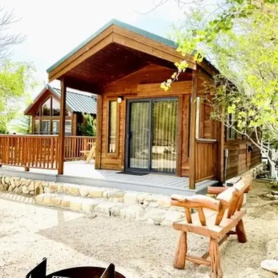 Cozy Mountain-Style Cabin with Scenic Sierra Nevada Views Near Lone Pine