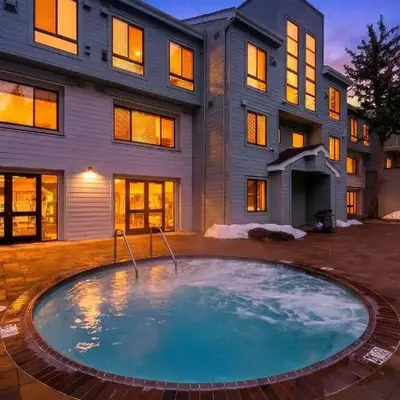 The Traverse by AvantStay Ski-InSki-Out Condo • Pool Hot Tub Access • Steps to KT-22