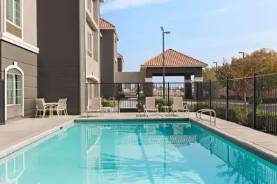 a swimming pool in front of a building at La Quinta by Wyndham Fresno Northwest in Fresno