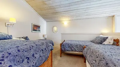 a bedroom with two beds and a window at Mammoth Reservations in Mammoth Lakes