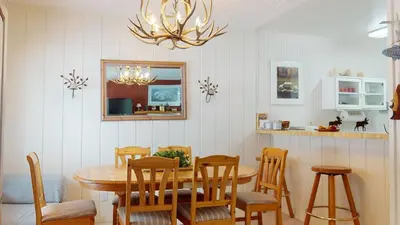 a dining room with a table and chairs at Rustic Summit 237 On Free Shuttle Route in Mammoth Lakes
