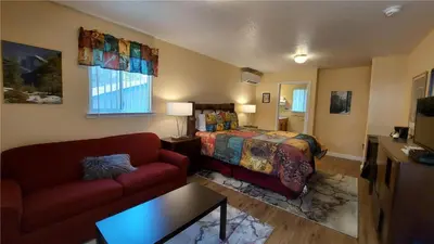 a living room with a couch and a bed at Little Valley Inn in Mariposa
