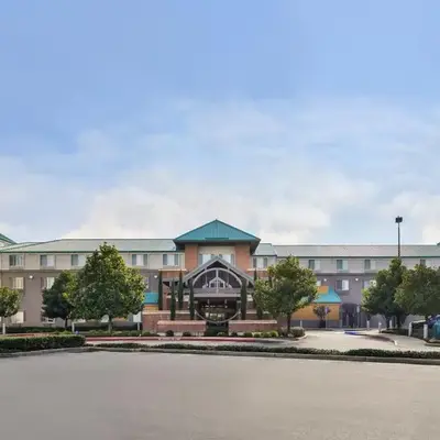 HOLIDAY INN EXPRESS & SUITES ELK GROVE CENTRAL - HWY 99 by IHG