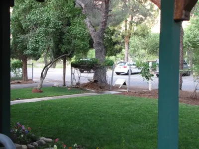 a view of a yard with a car parked in a parking lot at Kern Riverfront Lodge in Kernville