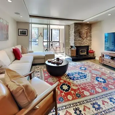 Beautiful 2 Bedroom Condo with Amazing View!