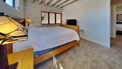 a bedroom with a large bed in a room at Large Spacious Upgraded 4 Bedroom Condo in Mammoth Lakes