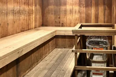 an empty sauna with a bench and a basket at Sunshine Sanctuary in Mammoth Lakes