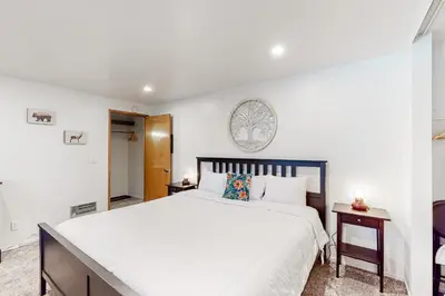 a bedroom with a large white bed in a room at Sierra Manors 145 in Mammoth Lakes