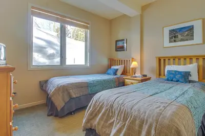 a bedroom with two beds and a window at Mammoth Green 101 in Mammoth Lakes