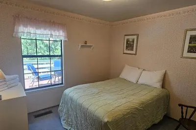 a bedroom with a bed and a window at Forest Treasure (01/497) in Groveland