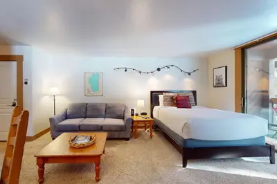 a bedroom with a bed and a couch at Aspen Grove Hideaway in Truckee