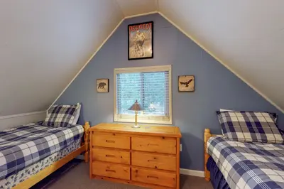 a bedroom with two twin beds and a window at West Shore Lakeview Beauty* in Homewood