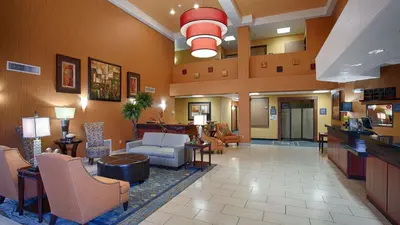a lobby of a hospital with a waiting room at Best Western PLUS Fresno Inn in Fresno