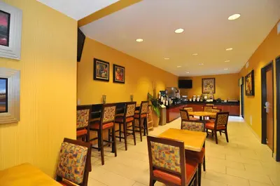 a dining room with tables and chairs in a restaurant at Best Western PLUS Fresno Inn in Fresno
