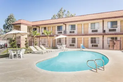 a swimming pool in front of a building at Knights Inn Madera in Madera