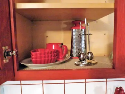 a cabinet with aplate of dishes and a tea pot at NEW CHARMING 2 BEDROOMS UNIT CLOSE TO EVERYTHING in Oakhurst