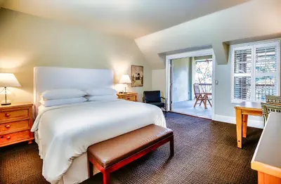a bedroom with a large white bed and a window at Appellation Lodi - Wine & Roses Resort and Spa in Lodi
