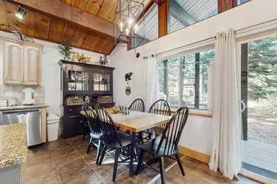 a kitchen and dining room with a wooden table and chairs at Lazy Bear Retreat in Mevers