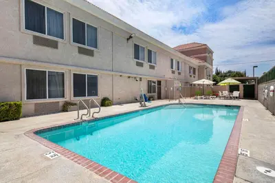 a swimming pool in front of a building at Comfort Suites Tulare Sequoia Gateway in Tulare