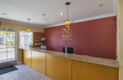 a lobby of a waiting room with a counter at Quality Inn Fresno Yosemite Airport in Fresno