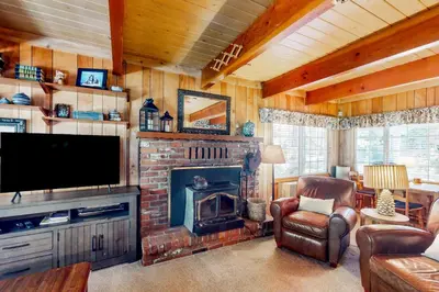 a living room with a fireplace and a television at Mountain Memories in Shaver Lake