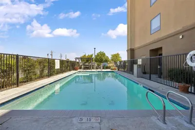 a swimming pool in front of a building at Hampton Inn & Suites Madera in Madera