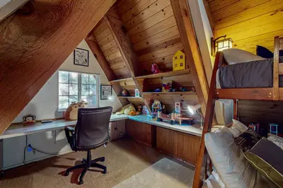 a room with a desk and a bed and a chair at Everness Dawn Retreat* in Mevers